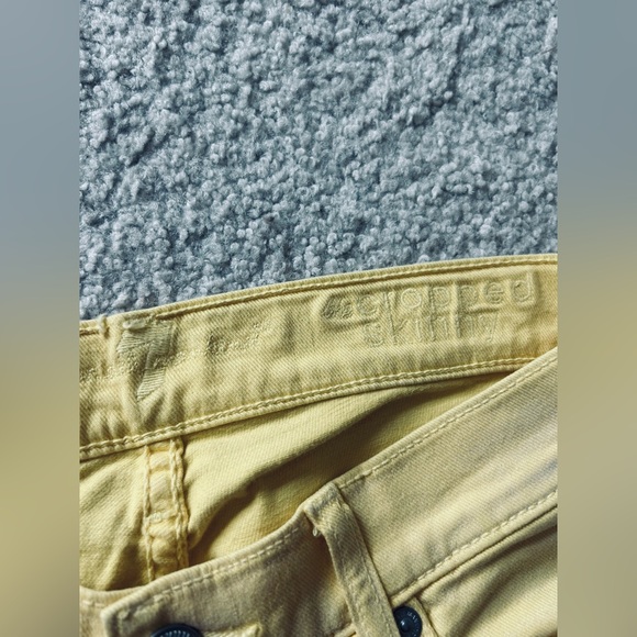 7 For All Mankind Cropped Skinny Jeans Light Yellow, Subtle Sparkle~28~8” Rise - Picture 9 of 12